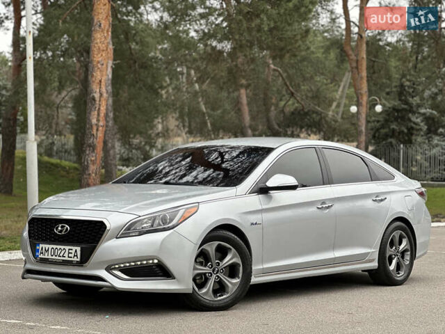Сірий Хендай Соната, об'ємом двигуна 2 л та пробігом 151 тис. км за 13800 $, фото 6 на Automoto.ua