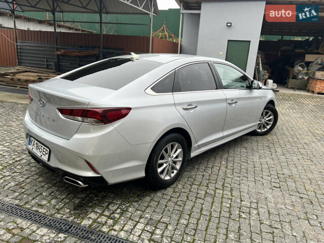 Сірий Хендай Соната, об'ємом двигуна 2 л та пробігом 170 тис. км за 15000 $, фото 8 на Automoto.ua