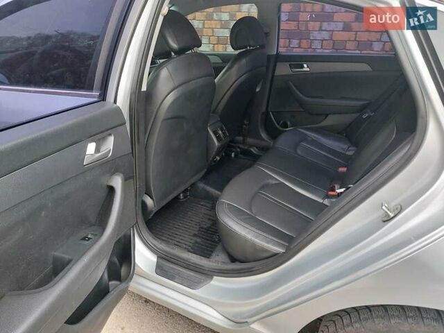 Серый Хендай Соната, объемом двигателя 2 л и пробегом 374 тыс. км за 9300 $, фото 11 на Automoto.ua