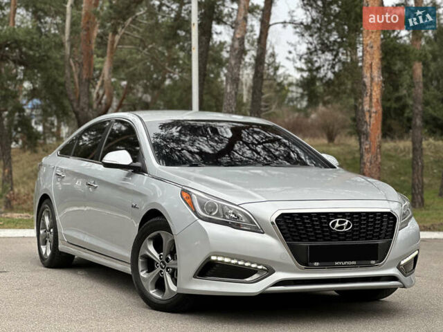 Сірий Хендай Соната, об'ємом двигуна 2 л та пробігом 140 тис. км за 14300 $, фото 1 на Automoto.ua