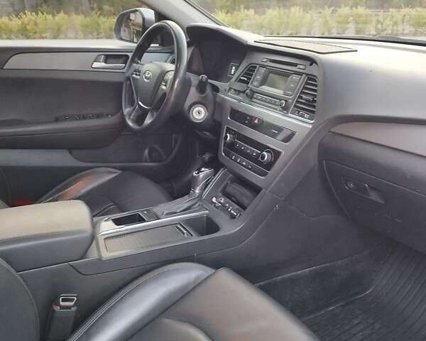 Серый Хендай Соната, объемом двигателя 2 л и пробегом 337 тыс. км за 10900 $, фото 3 на Automoto.ua