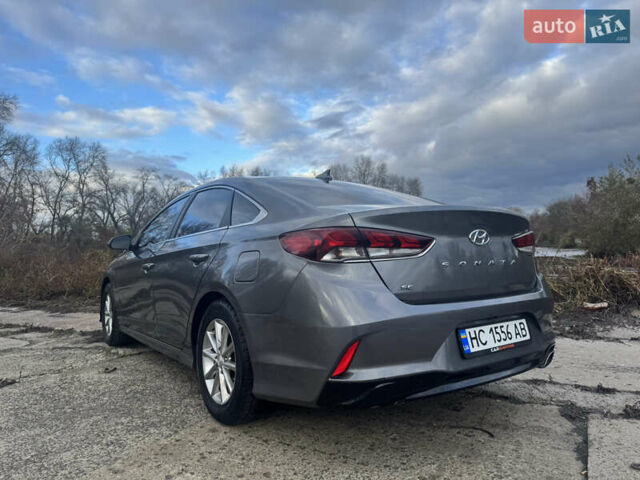 Серый Хендай Соната, объемом двигателя 2.36 л и пробегом 122 тыс. км за 11300 $, фото 5 на Automoto.ua