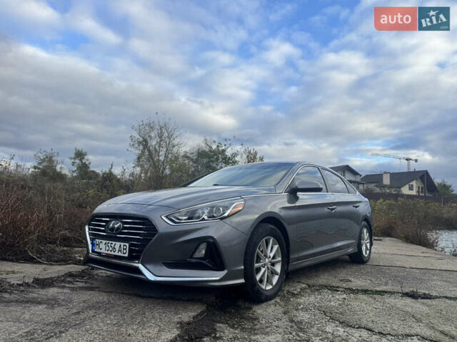Серый Хендай Соната, объемом двигателя 2.36 л и пробегом 122 тыс. км за 11300 $, фото 3 на Automoto.ua