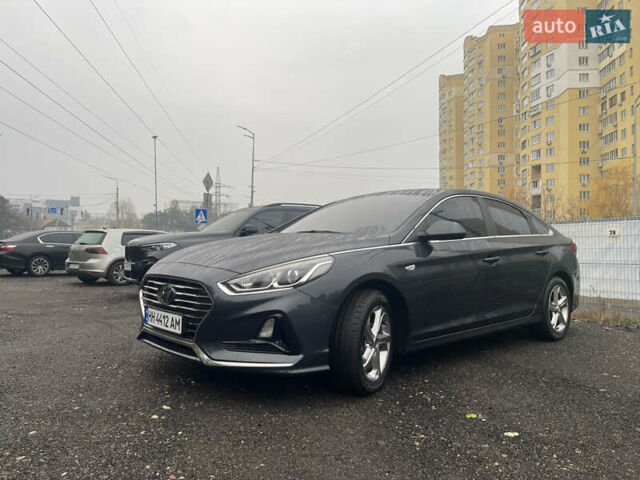 Серый Хендай Соната, объемом двигателя 2 л и пробегом 192 тыс. км за 12900 $, фото 3 на Automoto.ua