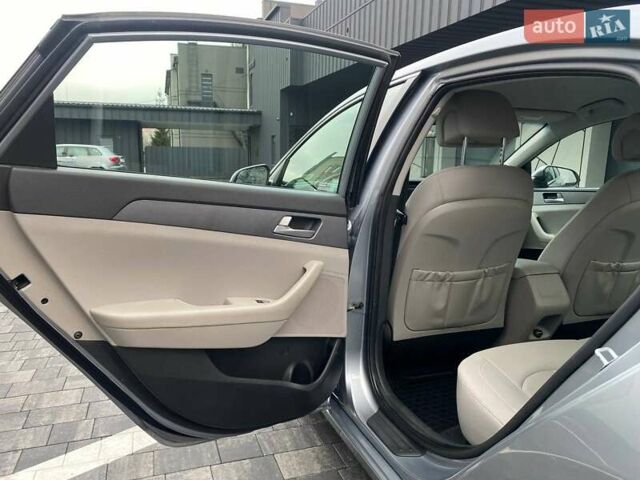 Серый Хендай Соната, объемом двигателя 2.36 л и пробегом 177 тыс. км за 10950 $, фото 11 на Automoto.ua