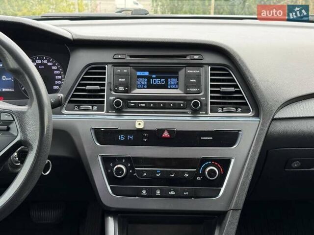 Серый Хендай Соната, объемом двигателя 2 л и пробегом 360 тыс. км за 8399 $, фото 6 на Automoto.ua