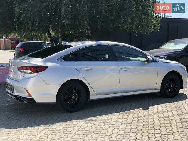 Сірий Хендай Соната, об'ємом двигуна 2.4 л та пробігом 153 тис. км за 11800 $, фото 2 на Automoto.ua