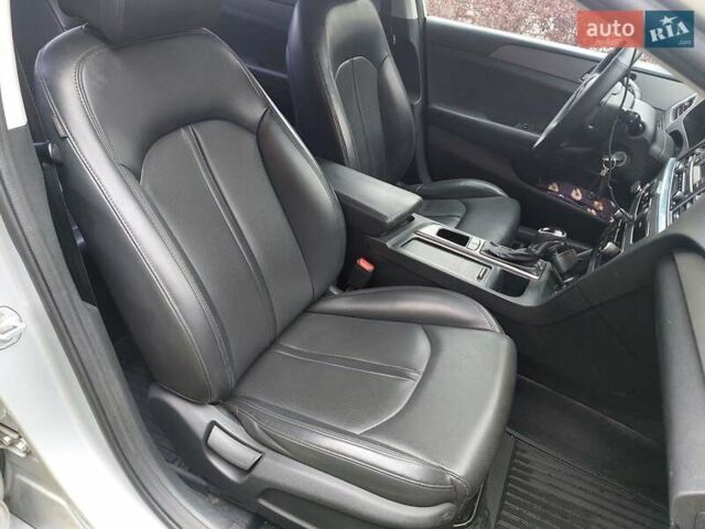 Серый Хендай Соната, объемом двигателя 2 л и пробегом 374 тыс. км за 9300 $, фото 15 на Automoto.ua