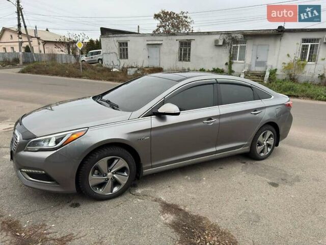 Серый Хендай Соната, объемом двигателя 2 л и пробегом 135 тыс. км за 14950 $, фото 6 на Automoto.ua