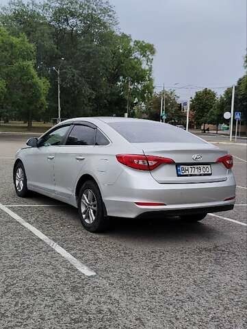 Серый Хендай Соната, объемом двигателя 2 л и пробегом 349 тыс. км за 12300 $, фото 5 на Automoto.ua
