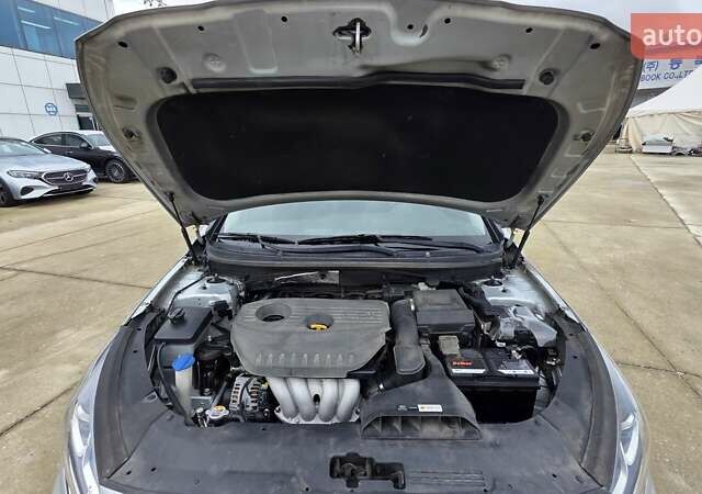 Сірий Хендай Соната, об'ємом двигуна 2 л та пробігом 384 тис. км за 10990 $, фото 9 на Automoto.ua
