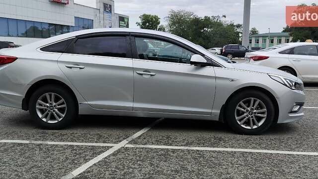 Серый Хендай Соната, объемом двигателя 2 л и пробегом 349 тыс. км за 12300 $, фото 6 на Automoto.ua