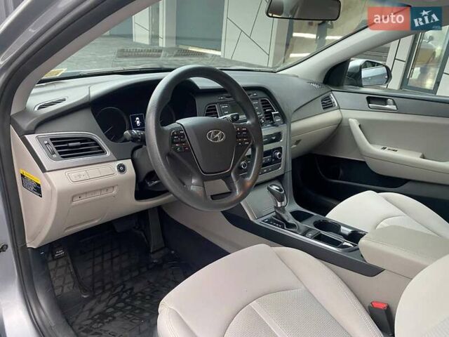 Серый Хендай Соната, объемом двигателя 2.36 л и пробегом 177 тыс. км за 10950 $, фото 15 на Automoto.ua
