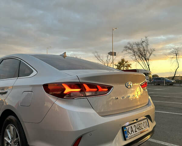 Хендай Соната 2017 в Киеве на Automoto.ua Серый Хендай Соната, объемом двигателя 2 л и пробегом 338 тыс. км за 12700 $, фото 4 на Automoto.ua