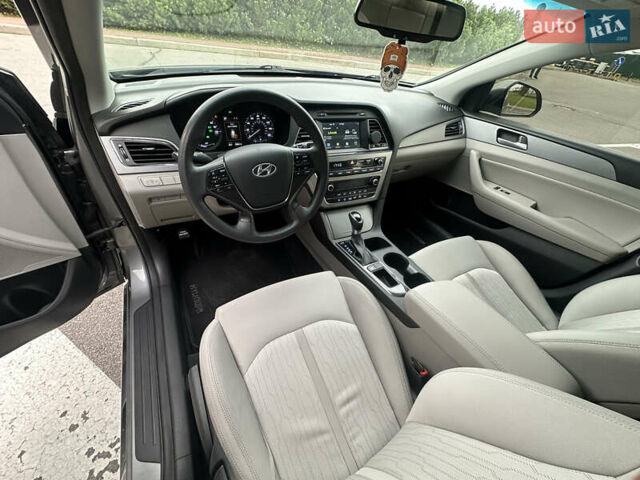 Серый Хендай Соната, объемом двигателя 2 л и пробегом 86 тыс. км за 14999 $, фото 21 на Automoto.ua