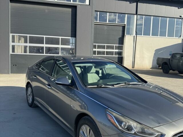 Серый Хендай Соната, объемом двигателя 2 л и пробегом 140 тыс. км за 342 $, фото 2 на Automoto.ua