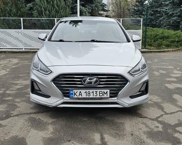 Сірий Хендай Соната, об'ємом двигуна 2.36 л та пробігом 130 тис. км за 9600 $, фото 2 на Automoto.ua