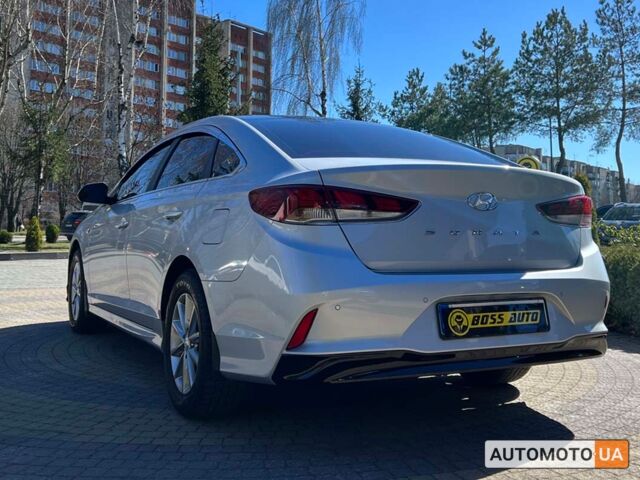 Серый Хендай Соната, объемом двигателя 2 л и пробегом 129 тыс. км за 16400 $, фото 4 на Automoto.ua