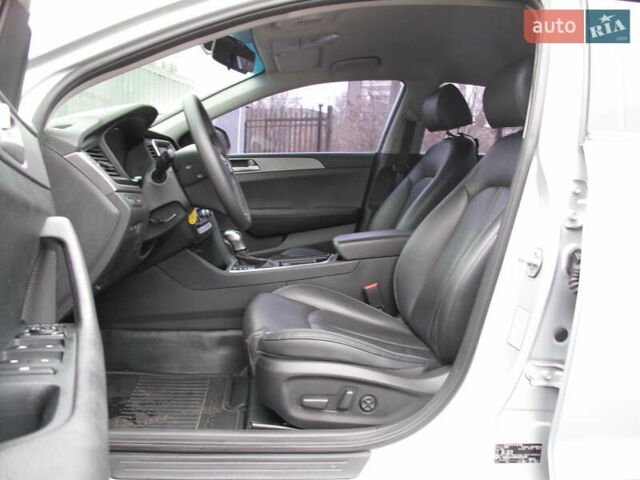 Сірий Хендай Соната, об'ємом двигуна 0 л та пробігом 256 тис. км за 13999 $, фото 15 на Automoto.ua