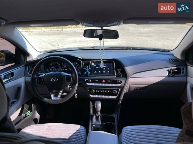 Серый Хендай Соната, объемом двигателя 2.4 л и пробегом 75 тыс. км за 13600 $, фото 1 на Automoto.ua