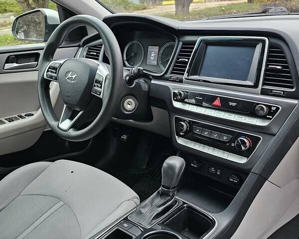 Сірий Хендай Соната, об'ємом двигуна 2.36 л та пробігом 130 тис. км за 9600 $, фото 15 на Automoto.ua