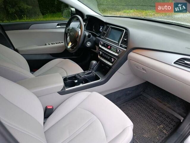 Серый Хендай Соната, объемом двигателя 2.36 л и пробегом 90 тыс. км за 12600 $, фото 4 на Automoto.ua