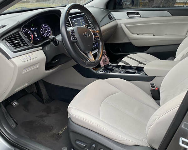 Серый Хендай Соната, объемом двигателя 2.4 л и пробегом 75 тыс. км за 13700 $, фото 21 на Automoto.ua