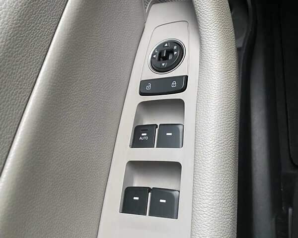 Серый Хендай Соната, объемом двигателя 2.4 л и пробегом 75 тыс. км за 13700 $, фото 19 на Automoto.ua