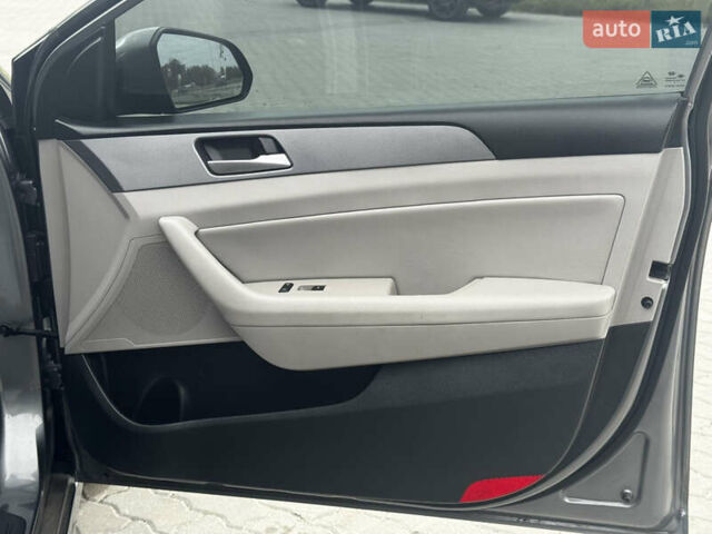 Серый Хендай Соната, объемом двигателя 2.4 л и пробегом 133 тыс. км за 13850 $, фото 33 на Automoto.ua