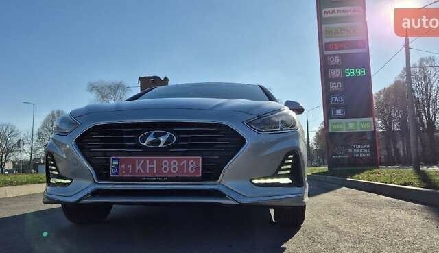 Серый Хендай Соната, объемом двигателя 2 л и пробегом 181 тыс. км за 14000 $, фото 8 на Automoto.ua