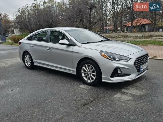 Серый Хендай Соната, объемом двигателя 2.36 л и пробегом 130 тыс. км за 9900 $, фото 2 на Automoto.ua