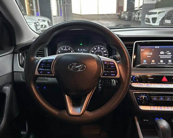 Сірий Хендай Соната, об'ємом двигуна 2.36 л та пробігом 109 тис. км за 12999 $, фото 17 на Automoto.ua