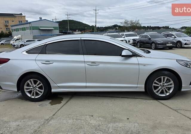 Серый Хендай Соната, объемом двигателя 2 л и пробегом 398 тыс. км за 11490 $, фото 7 на Automoto.ua