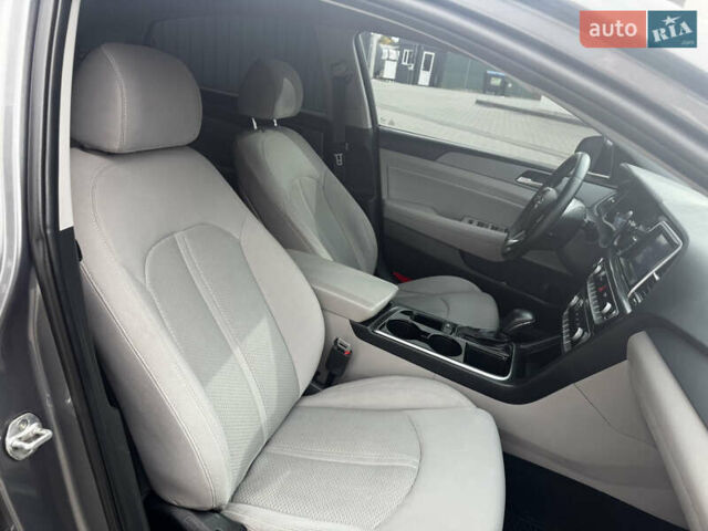 Серый Хендай Соната, объемом двигателя 2.4 л и пробегом 133 тыс. км за 13850 $, фото 34 на Automoto.ua