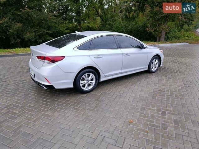 Серый Хендай Соната, объемом двигателя 2.36 л и пробегом 90 тыс. км за 12600 $, фото 7 на Automoto.ua