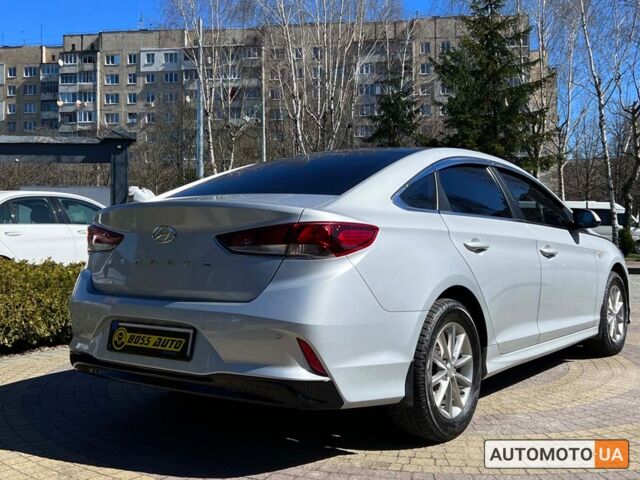 Серый Хендай Соната, объемом двигателя 2 л и пробегом 129 тыс. км за 16400 $, фото 6 на Automoto.ua
