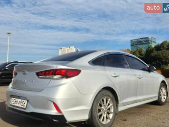 Сірий Хендай Соната, об'ємом двигуна 2 л та пробігом 280 тис. км за 8800 $, фото 4 на Automoto.ua