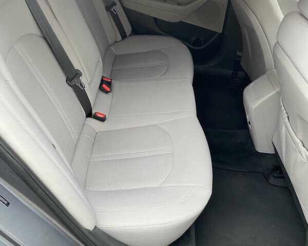 Серый Хендай Соната, объемом двигателя 2.4 л и пробегом 75 тыс. км за 13700 $, фото 8 на Automoto.ua