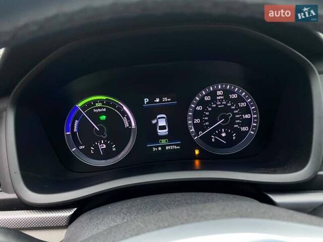Сірий Хендай Соната, об'ємом двигуна 2 л та пробігом 143 тис. км за 14300 $, фото 14 на Automoto.ua