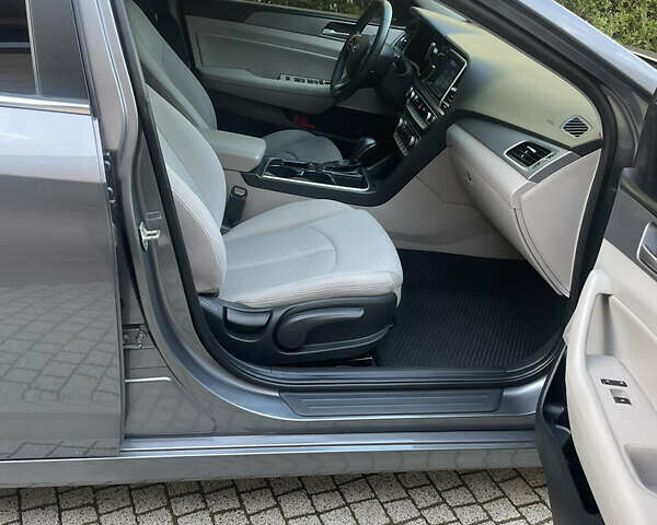 Серый Хендай Соната, объемом двигателя 2.4 л и пробегом 140 тыс. км за 13950 $, фото 8 на Automoto.ua