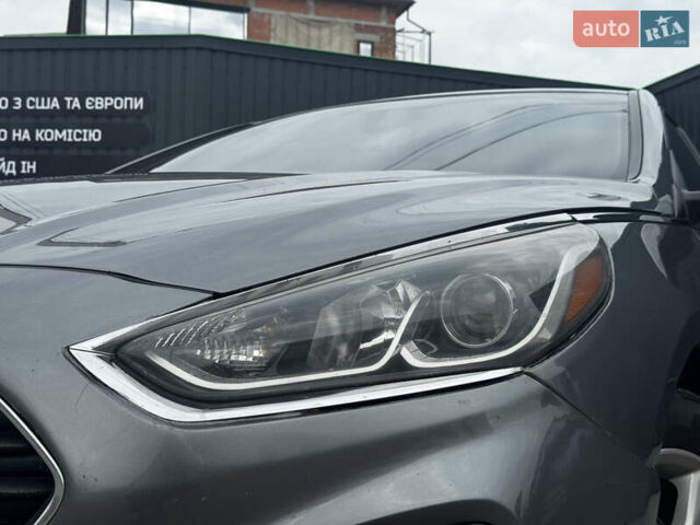 Серый Хендай Соната, объемом двигателя 2.4 л и пробегом 133 тыс. км за 13850 $, фото 2 на Automoto.ua