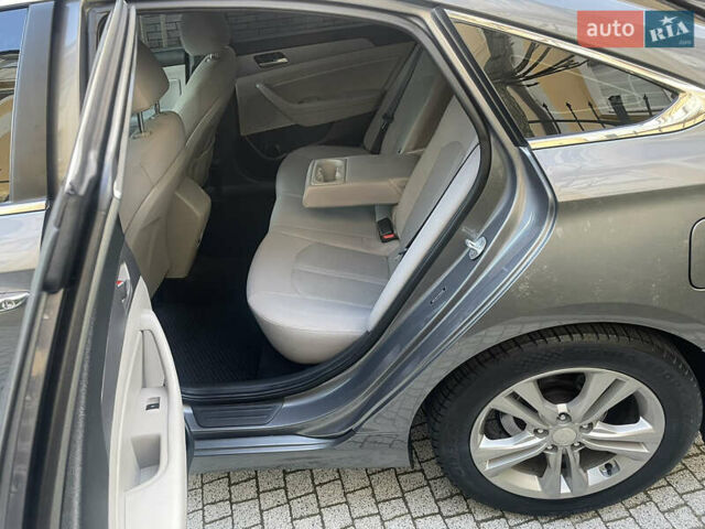 Серый Хендай Соната, объемом двигателя 2.4 л и пробегом 140 тыс. км за 13950 $, фото 16 на Automoto.ua