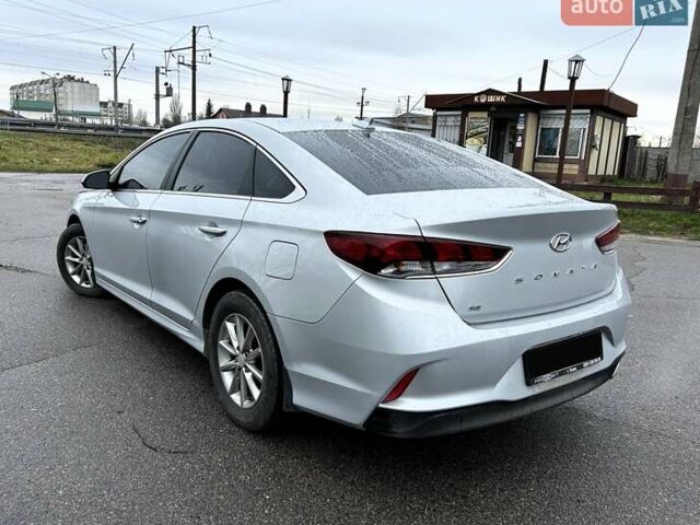 Сірий Хендай Соната, об'ємом двигуна 2.36 л та пробігом 83 тис. км за 10900 $, фото 2 на Automoto.ua