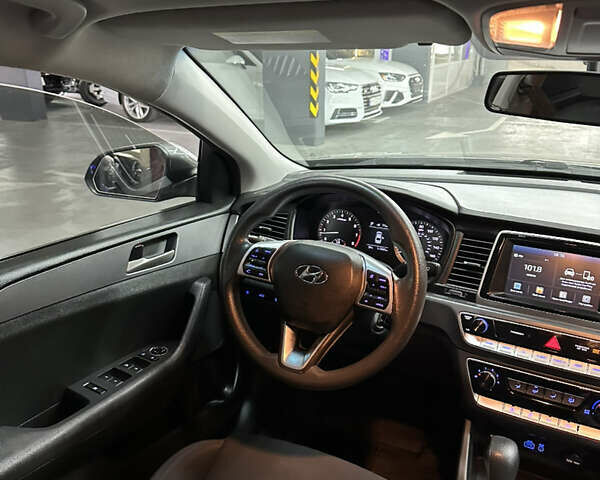 Сірий Хендай Соната, об'ємом двигуна 2.36 л та пробігом 109 тис. км за 12999 $, фото 14 на Automoto.ua