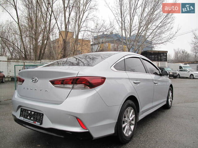 Сірий Хендай Соната, об'ємом двигуна 0 л та пробігом 256 тис. км за 13999 $, фото 4 на Automoto.ua