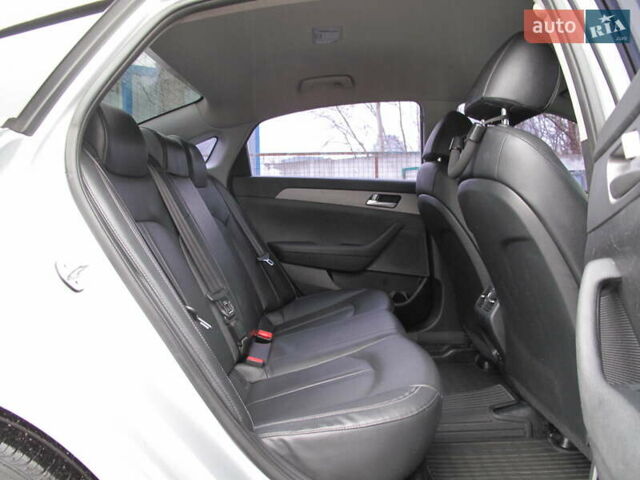Сірий Хендай Соната, об'ємом двигуна 0 л та пробігом 256 тис. км за 13999 $, фото 45 на Automoto.ua