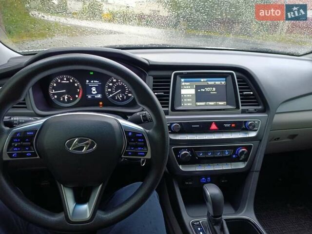 Серый Хендай Соната, объемом двигателя 2.36 л и пробегом 90 тыс. км за 12600 $, фото 3 на Automoto.ua