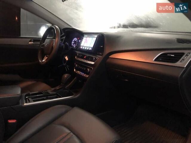 Серый Хендай Соната, объемом двигателя 2 л и пробегом 388 тыс. км за 11490 $, фото 9 на Automoto.ua