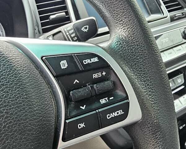 Серый Хендай Соната, объемом двигателя 2.36 л и пробегом 130 тыс. км за 9900 $, фото 16 на Automoto.ua