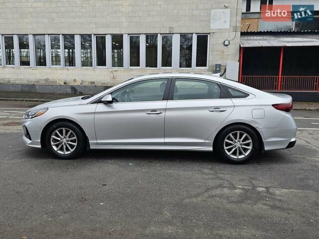 Серый Хендай Соната, объемом двигателя 2.36 л и пробегом 130 тыс. км за 9900 $, фото 10 на Automoto.ua